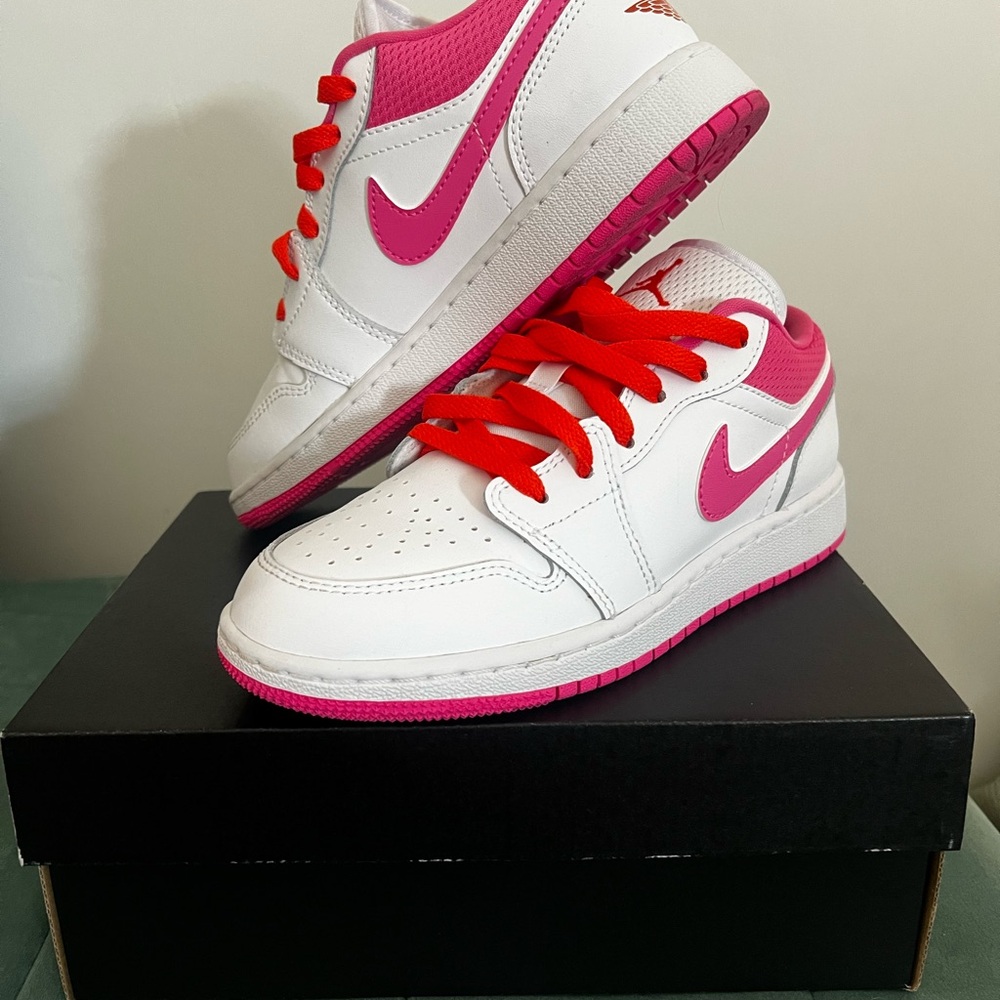 Nike White and Pink Sneakers